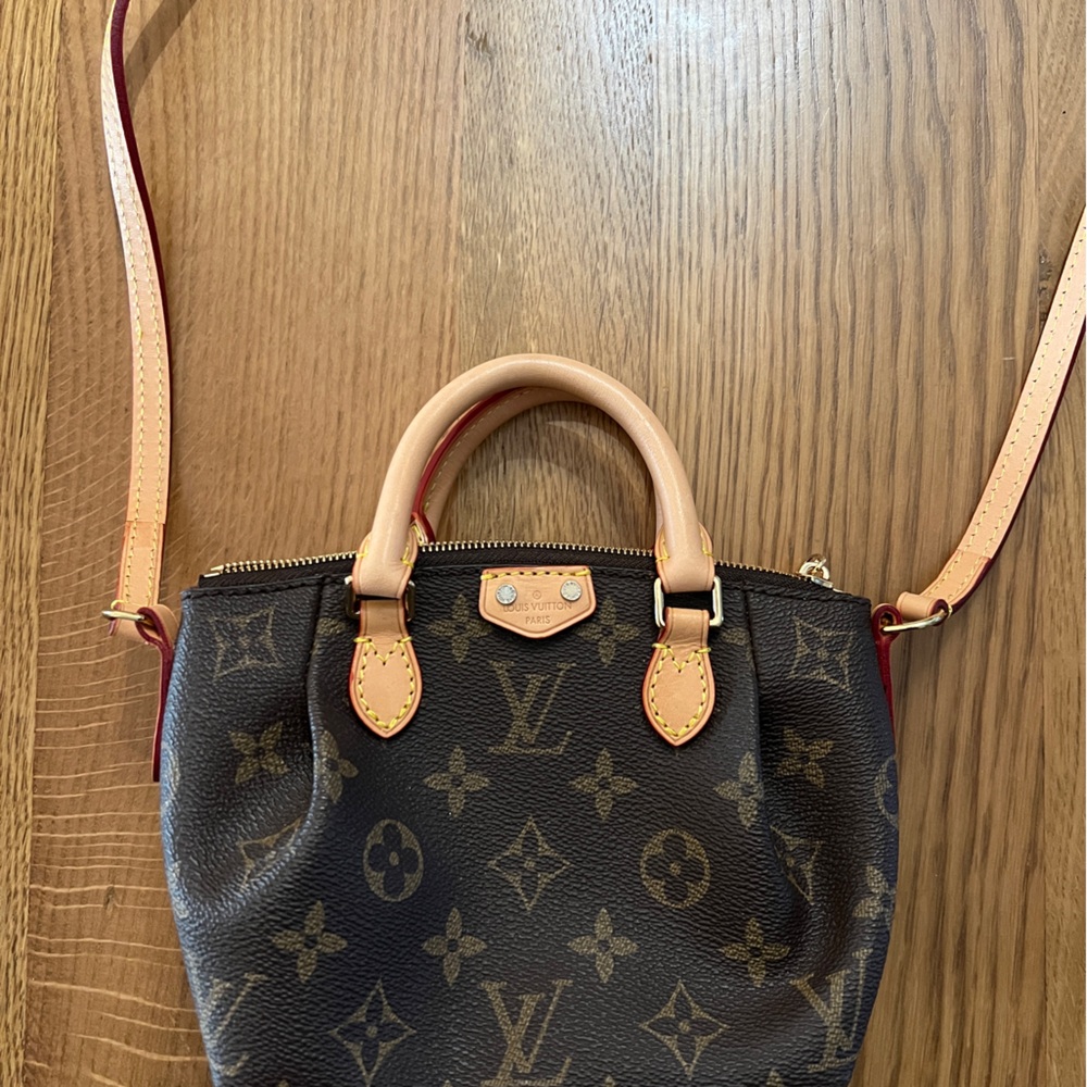 Brown small purse like new